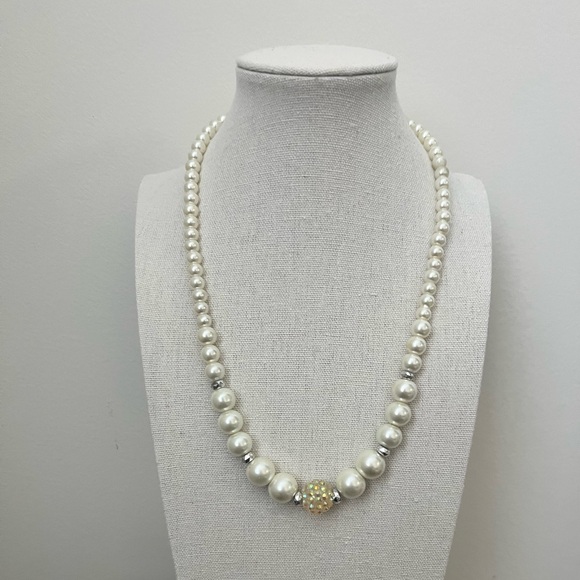 ✨ Vintage Faux Pearl Necklace - Picture 2 of 5